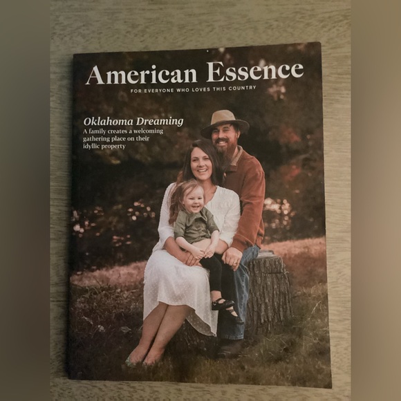 Fashion Magazine Other - American Essence Magazine December 2021 Issue